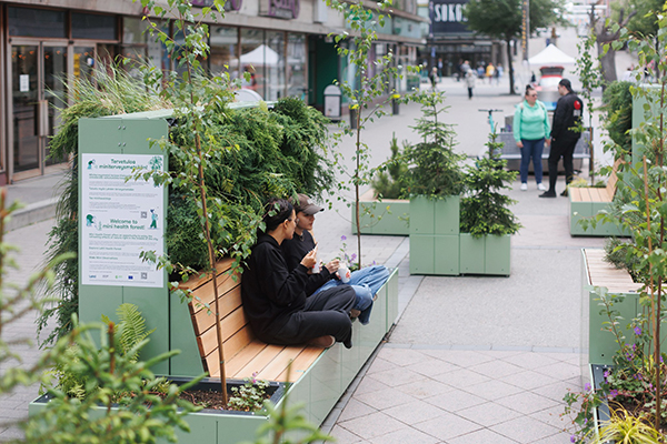 Vehreämpiä kaupunkeja viherkalusteilla